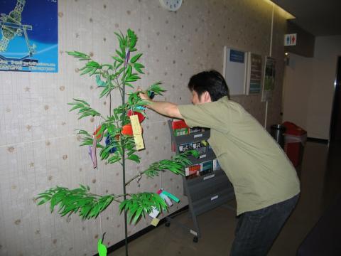 七夕のかざりつけ-6